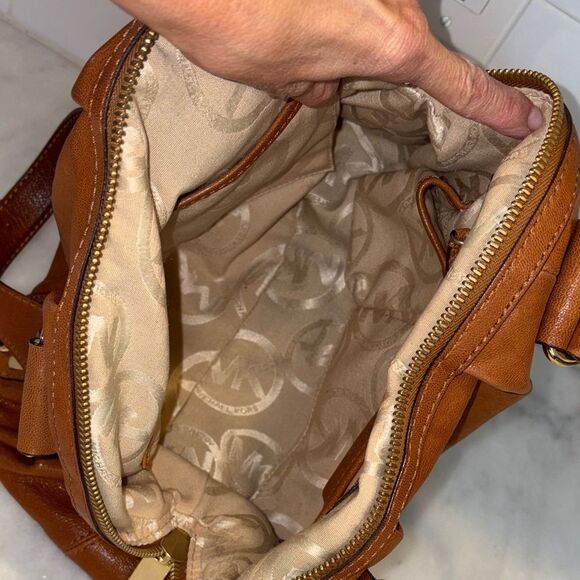 Michael Kors Bag Purse Handbag Leather Gold Chain Inner Pocket Double Strap Hobo - Picture 16 of 16